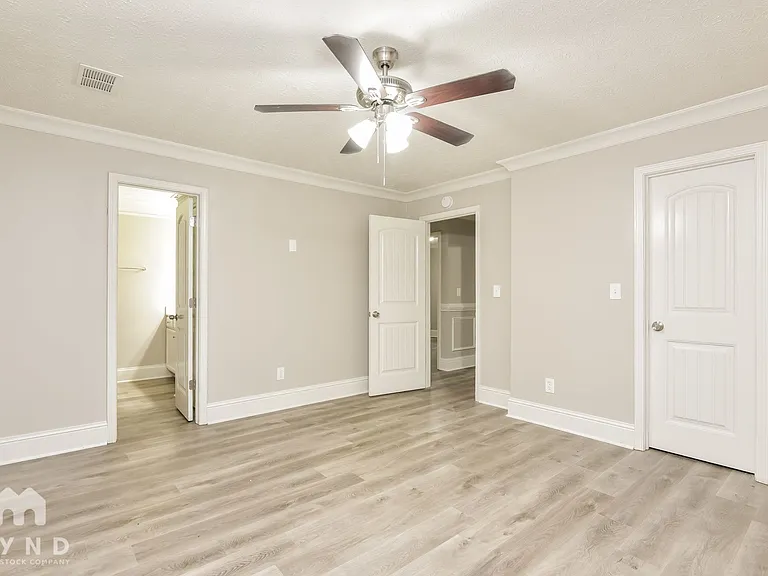 151 Adrian Dr — Photo 8