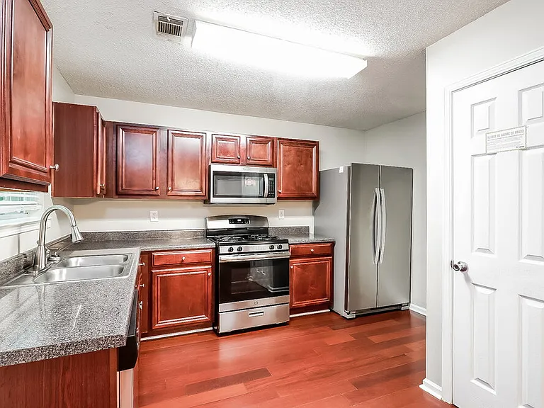 385 Hidden Creek Ln — Photo 7