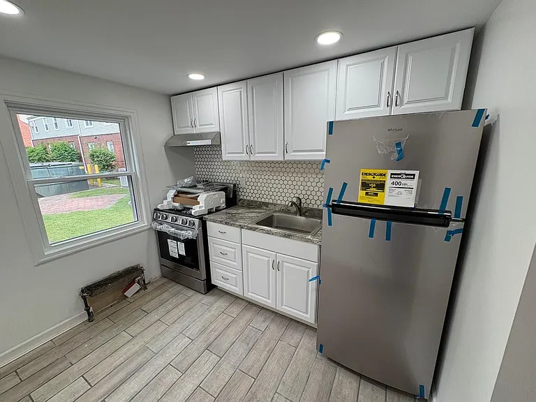 143 Vanderburgh Ave — Photo 4