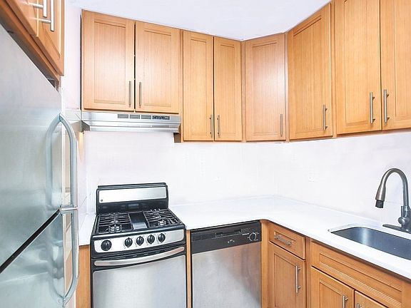 2nd image of 3610 Broadway Frnt 3