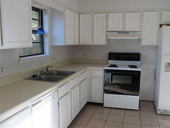 3rd image of 4218 Baywoods Dr