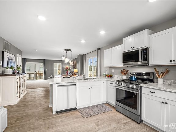 4th image of 2352 Alison Ave