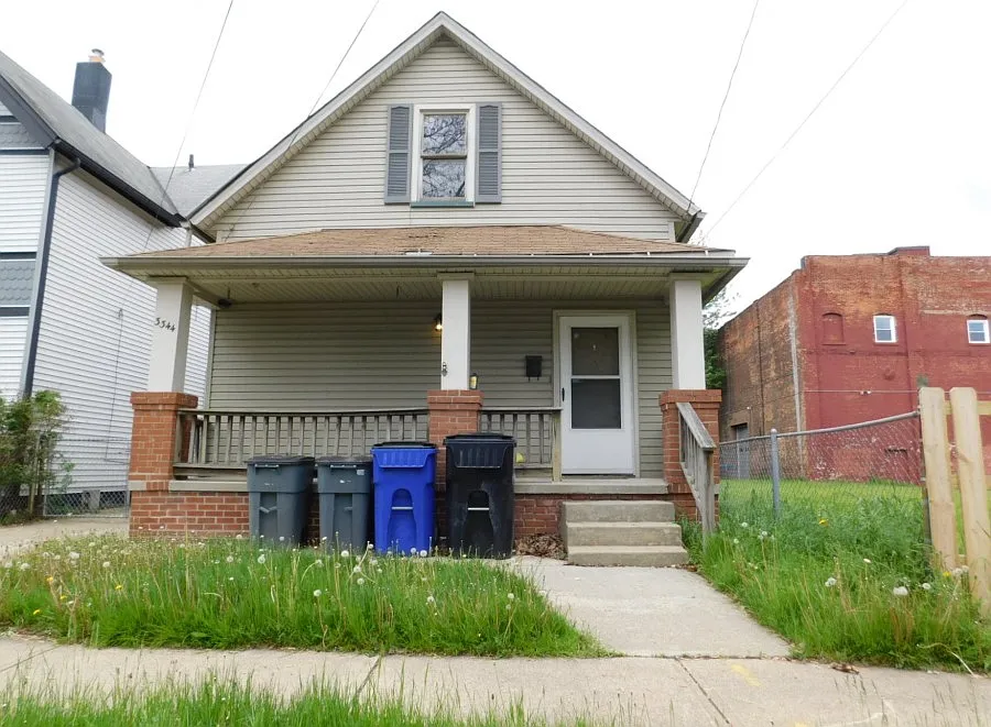 3344 W 31st St photo 1