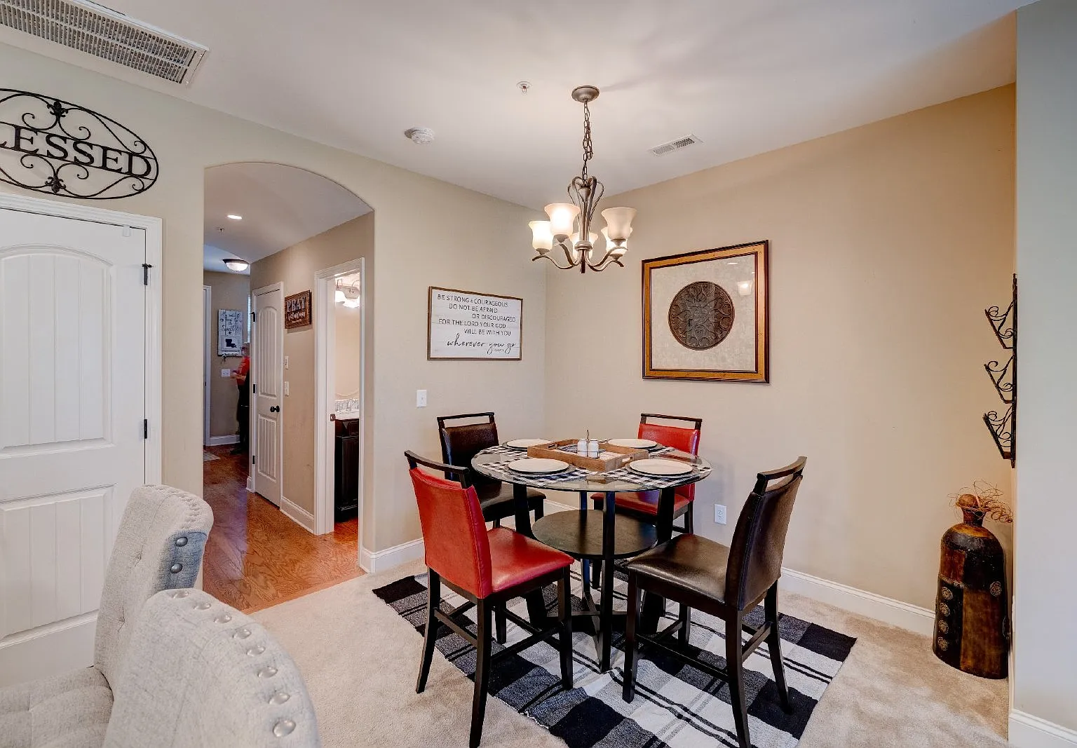 3 bed, 2.5 bath, 1733 sqft, $2,295 — Photo 4