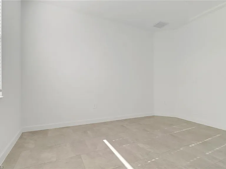 19708 Hinkley Dr — Photo 19