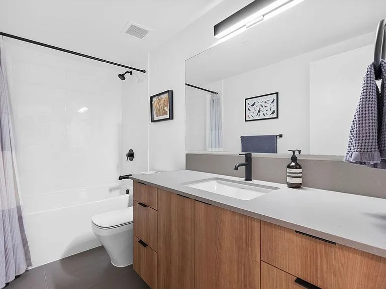 533 E 3rd St #17 — Photo 18