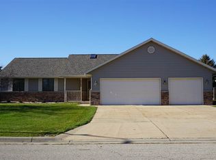 2101 Meadowlark Dr, Janesville, WI 53546