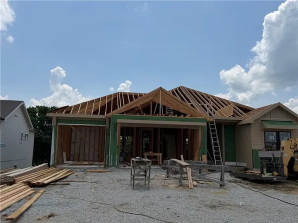 13775 NW 70th St, Parkville, MO 64152