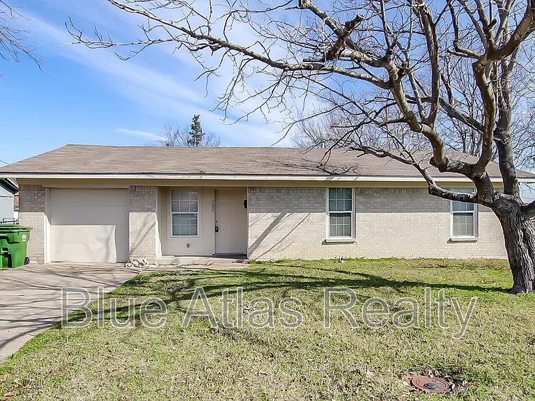 702 Catherine Ln — Photo 23