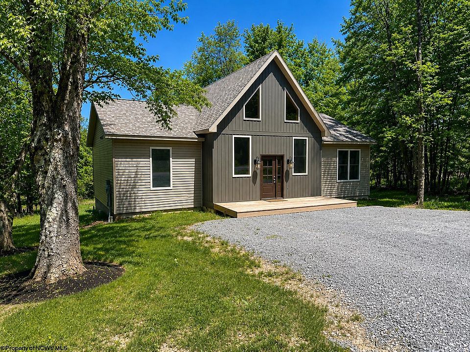 1st image of 371 Goldfinch Ln