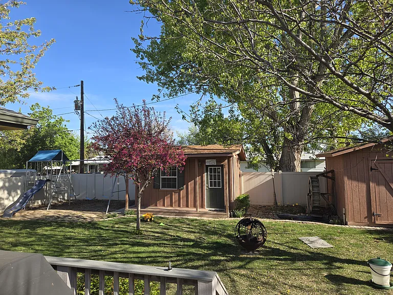 1320 E Main St — Photo 13