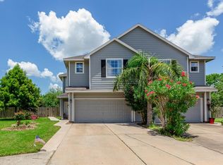 355 Brandy Ridge Ln, Dickinson, TX 77539