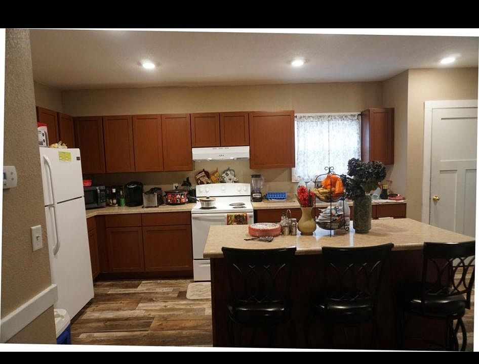 2nd image of 1319 Lucas St #1