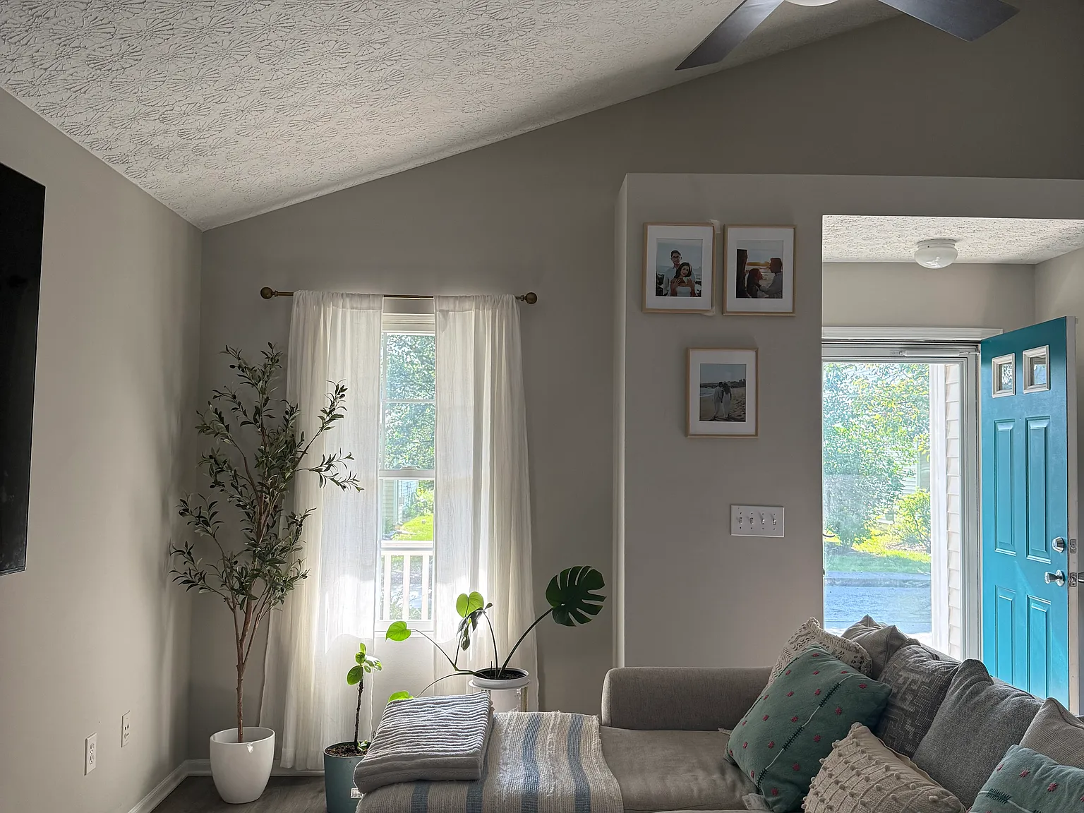3 bed, 1206 sqft, $2,400 — Photo 2