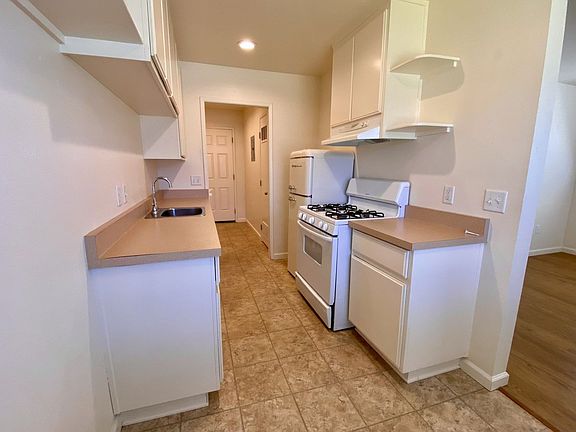 5th image of 2752-2754 Birch Ave #2752