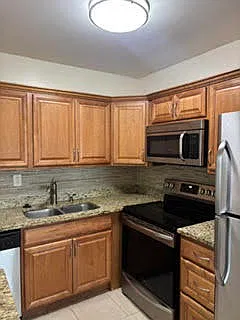 2 bed, 1.0 bath, 819 sqft, $1,350 — Photo 4