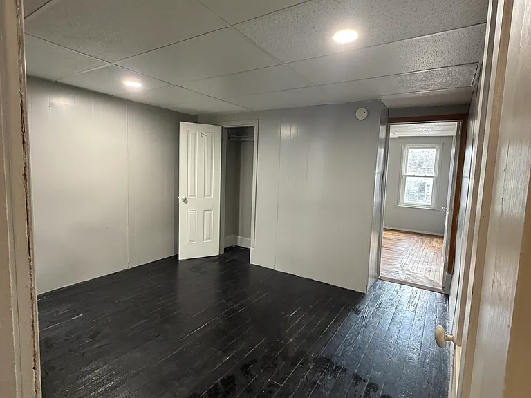 1219 W Walnut St — Photo 18