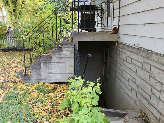 5th image of 12023 93rd St NW