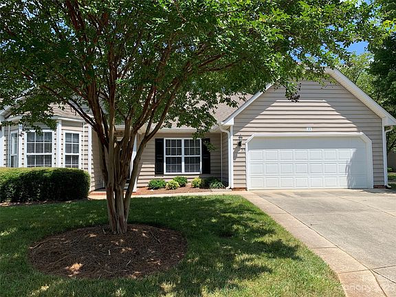 2nd image of 33 Mansfield Cir
