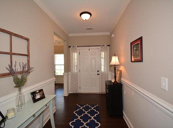 4th image of 827 Erika Ln