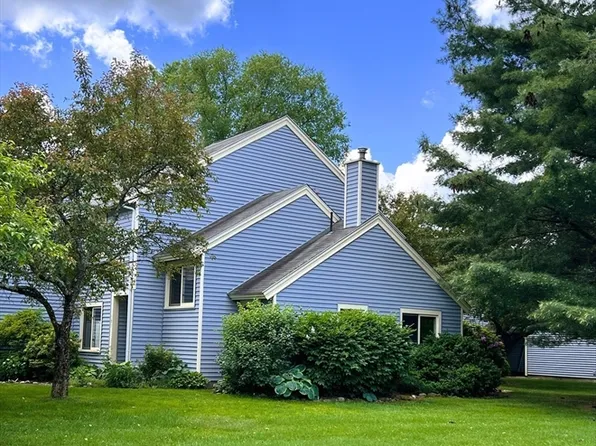 585 Nassau Dr Unit 585, Springfield, MA 01129