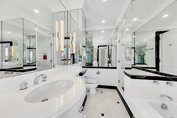 Bathroom, photo 2