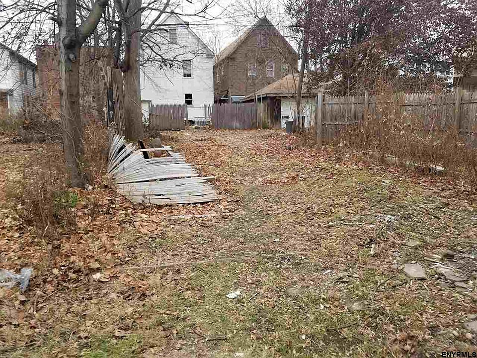 2nd image of 61 6th Ave