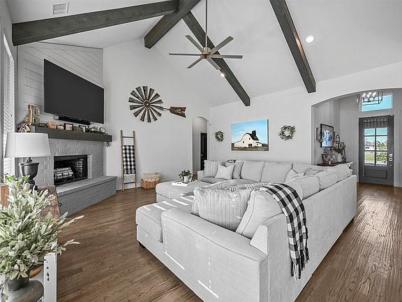 3rd image of 129 Southern Ct