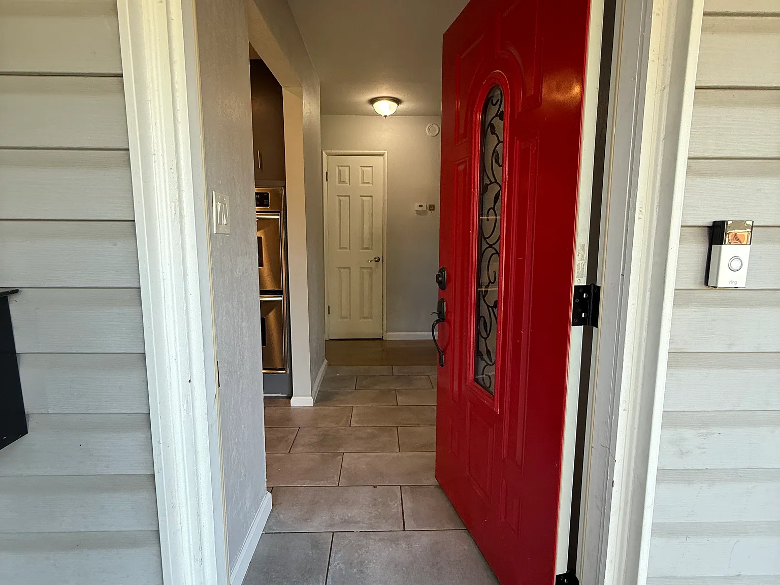 3 bed, 1000 sqft, $2,200 — Photo 3
