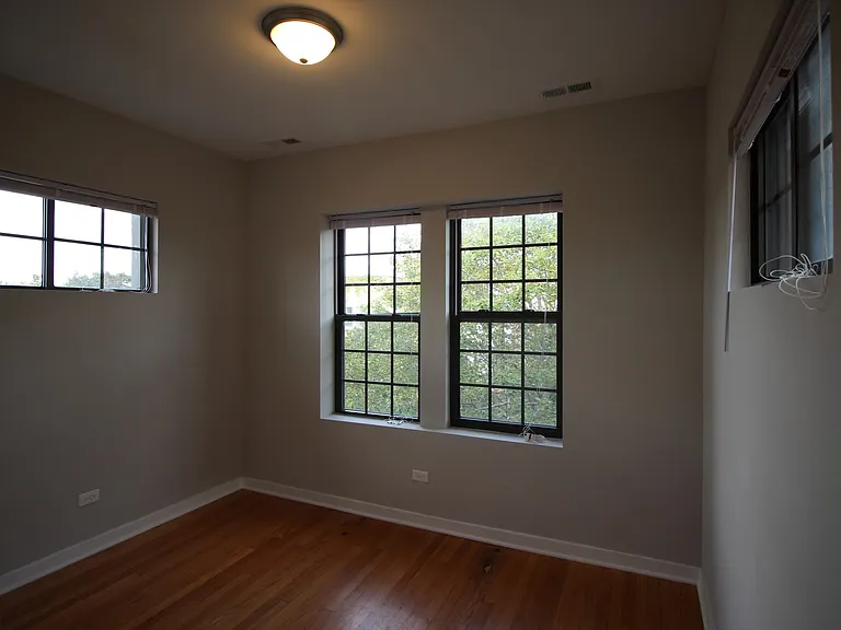 3102-3104 W Sunnyside Ave #3W — Photo 2