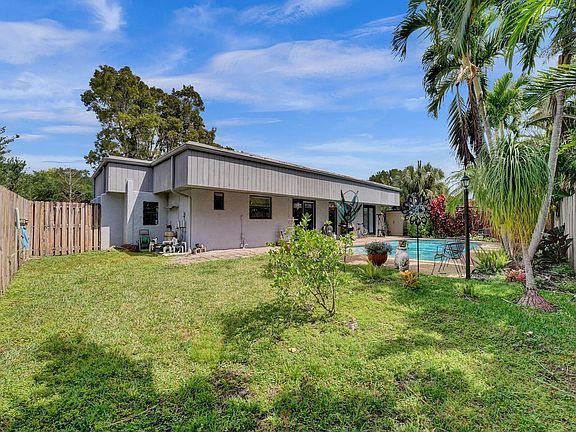 2nd image of 10480 SW 51st Street