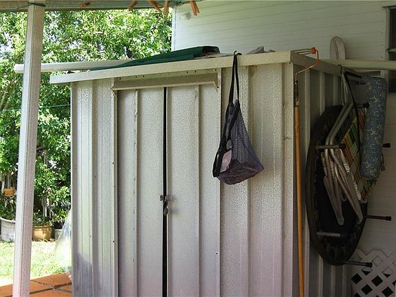 4th image of 24 Nancy Ln