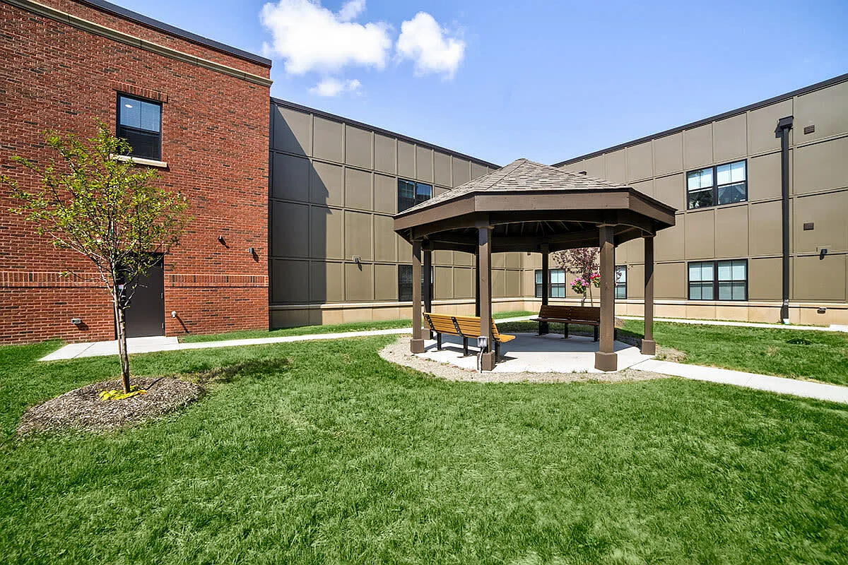 Willow Commons Apartments — Photo 3