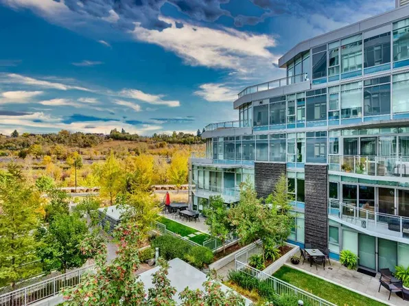 138 W Waterfront Ct SW #311, Calgary, AB T2P 1L1