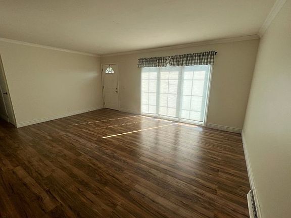 3rd image of 933 Lakeview Dr