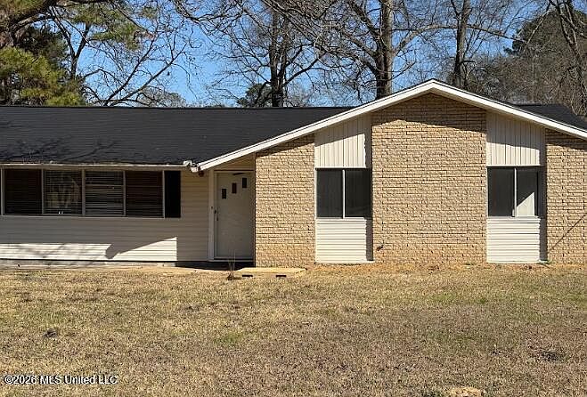 1st image of 208 W Lisa Dr