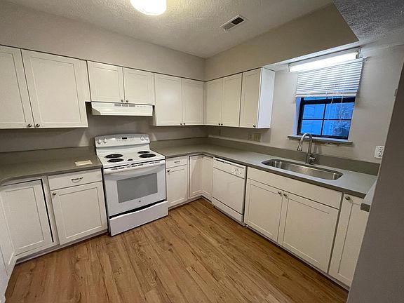 3rd image of 1686 Skiffes Blvd