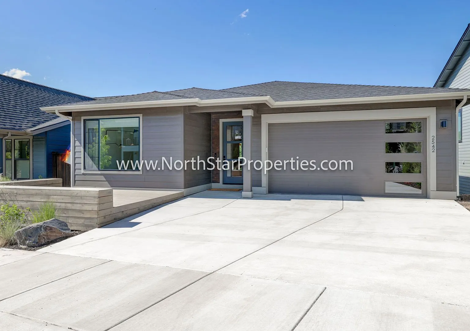 Beautiful home in NW Bend — Photo 2