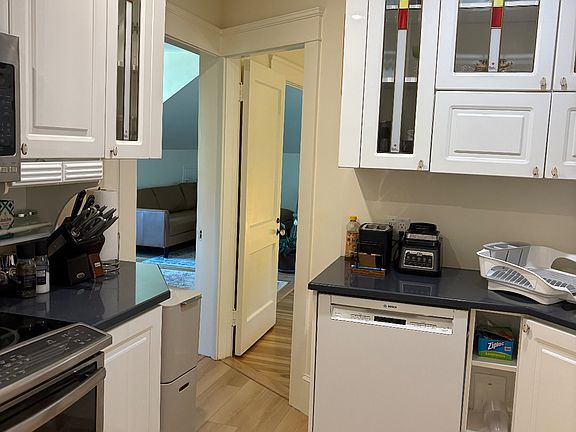 Fully equipped, newly installed kitchen with granite countertops.