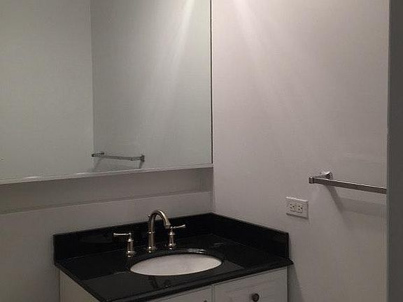 4th image of 40 E 9th St APT 712