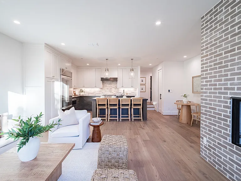 4529 Emerson Ave #8L — Photo 4
