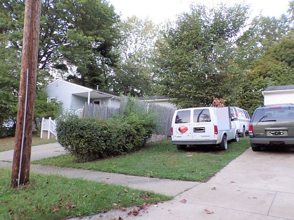 2nd image of 1595 Maxen Dr