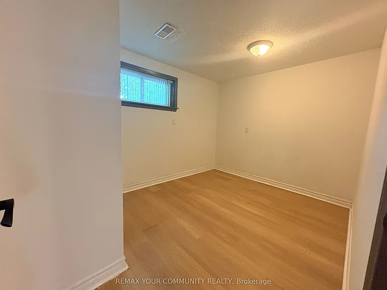 7837 Martin Grove Rd #BASEMENT — Photo 9