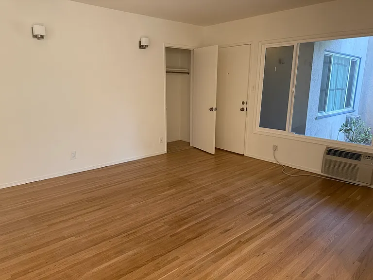 5325 Radford Ave #5 — Photo 2