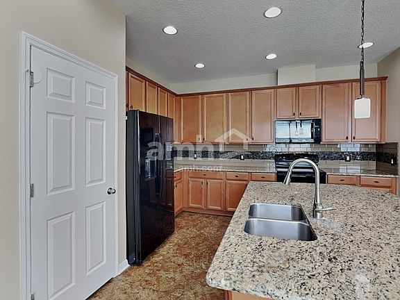 3rd image of 11640 Palmetto Pine St