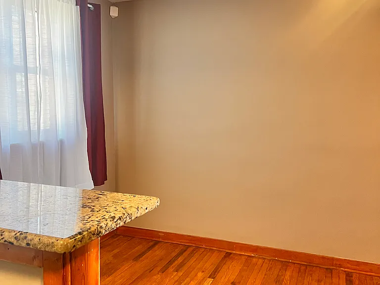7565 Malvern Ave — Photo 6