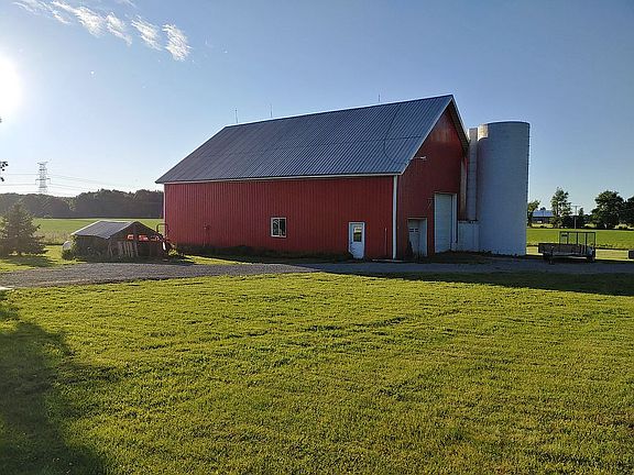 4th image of 2087 S Croswell Ave