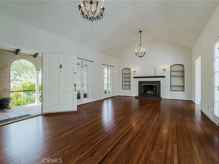 1243 Rossmoyne Ave — Photo 6