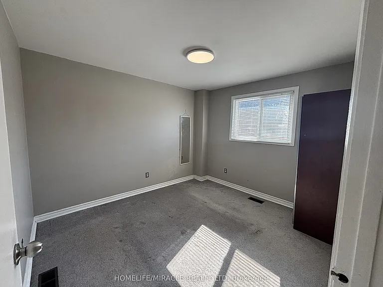 219 McMurchy Ave S #MAIN — Photo 18