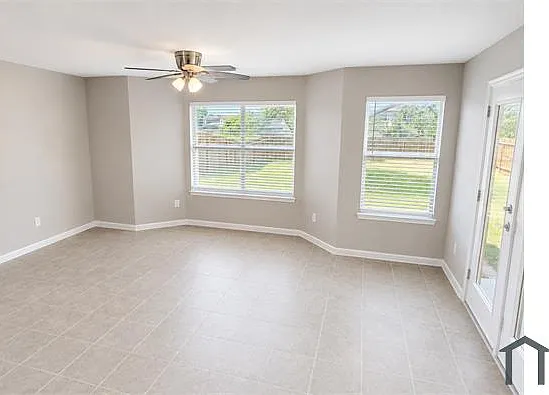 4 bed, 2000 sqft, $2,400 — Photo 3